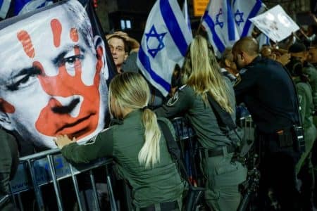 Protests Netanyahu home 450x300 ppb7as