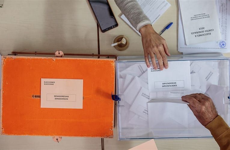 Spanish centre-right polling ahead of progressive forces