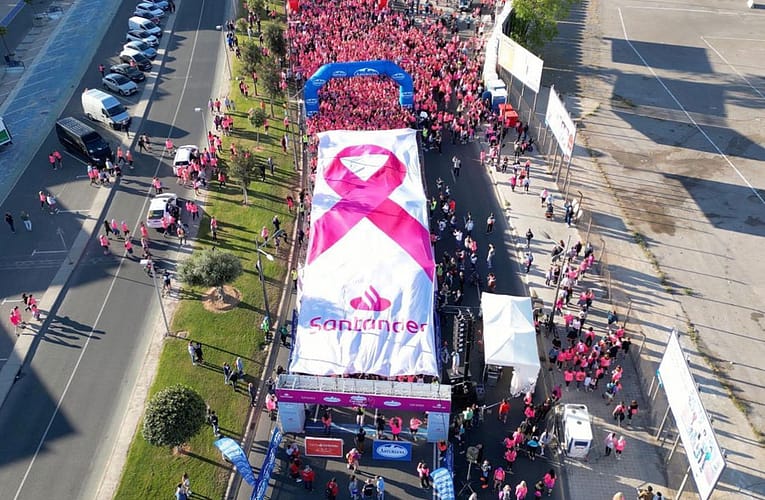 THE WOMEN’S RACE DYES THE STREETS OF VALENCIA PINK IN A GREAT DAY OF CELEBRATION
