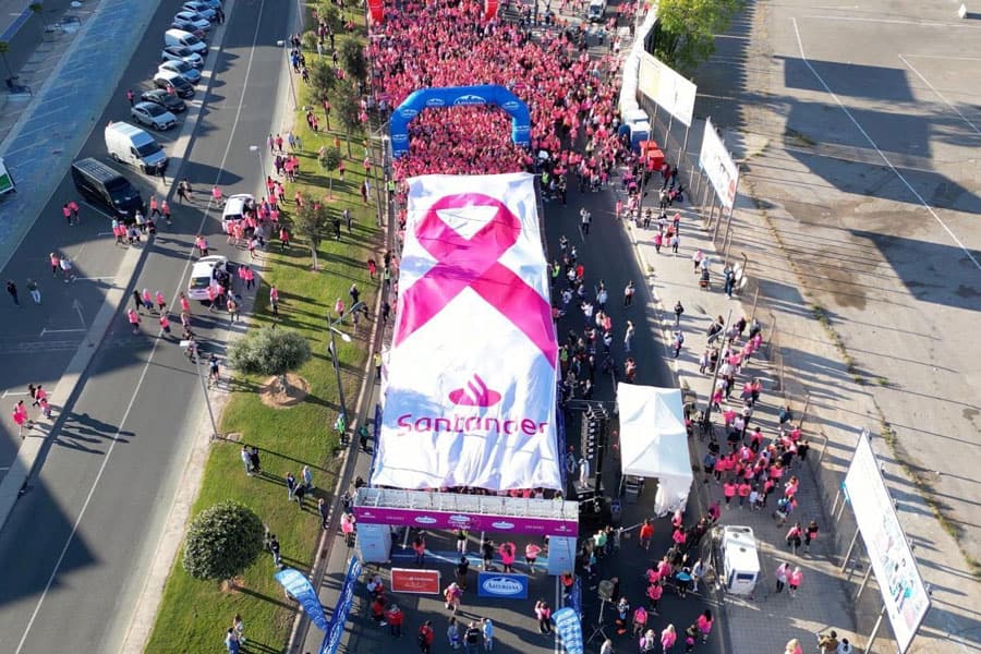 la carrera de la mujer tie de rosa las calles de valncia en una gran jornada de fiesta deportiva23