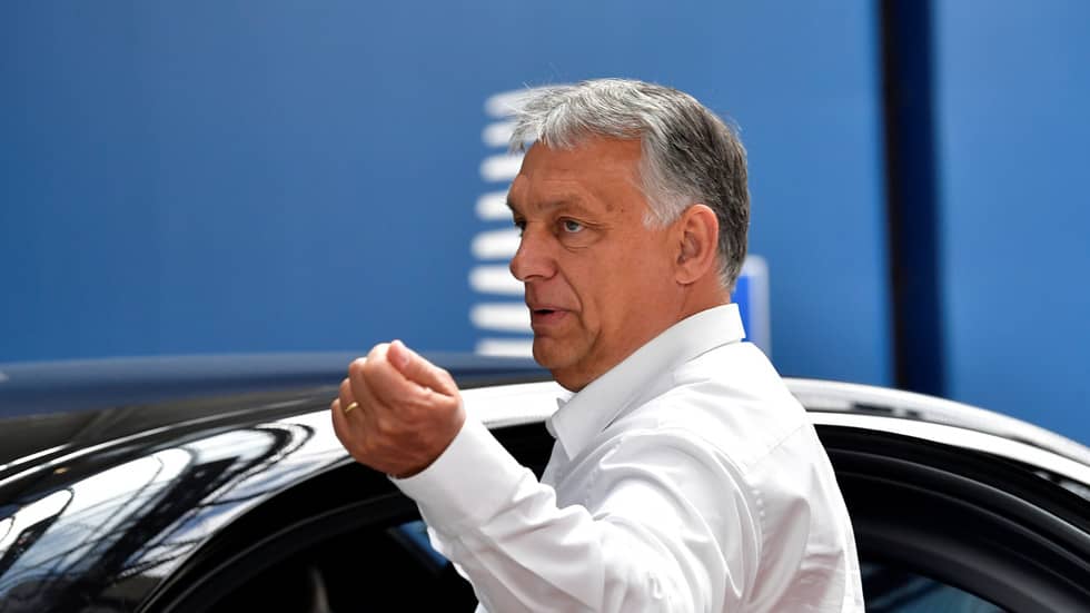 Orban gives the finger